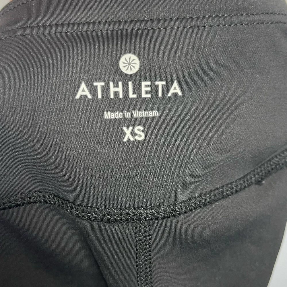 ATHLETA Laser Mesh Sonar Capri Leggings Black Compression Fit 347961 Size XS
